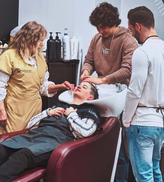 imagem do curso de cabeleireiro e barbearia